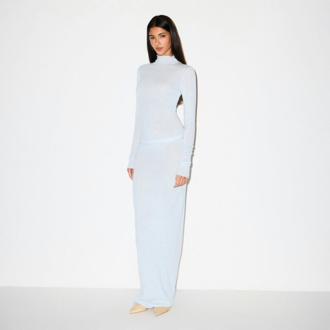 FEATHERWEIGHT CASHMERE TURTLENECK