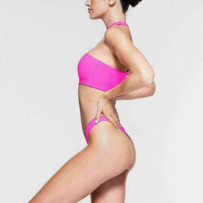 FITS EVERYBODY CUT OUT SUPER CROPPED TOP