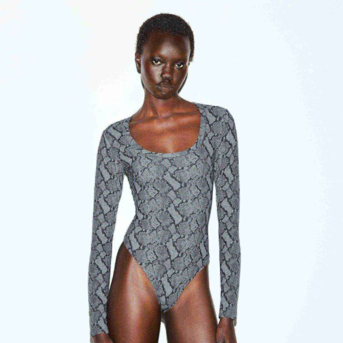 FITS EVERYBODY LONG SLEEVE SCOOP BODYSUIT