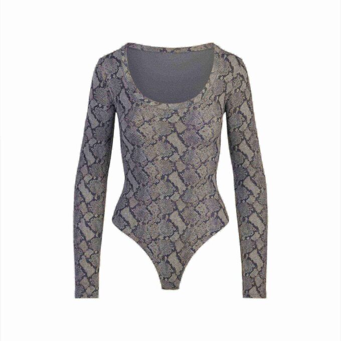 FITS EVERYBODY LONG SLEEVE SCOOP BODYSUIT