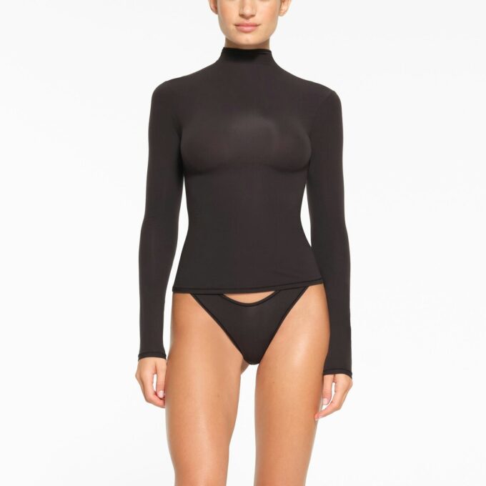 FITS EVERYBODY TURTLENECK TOP