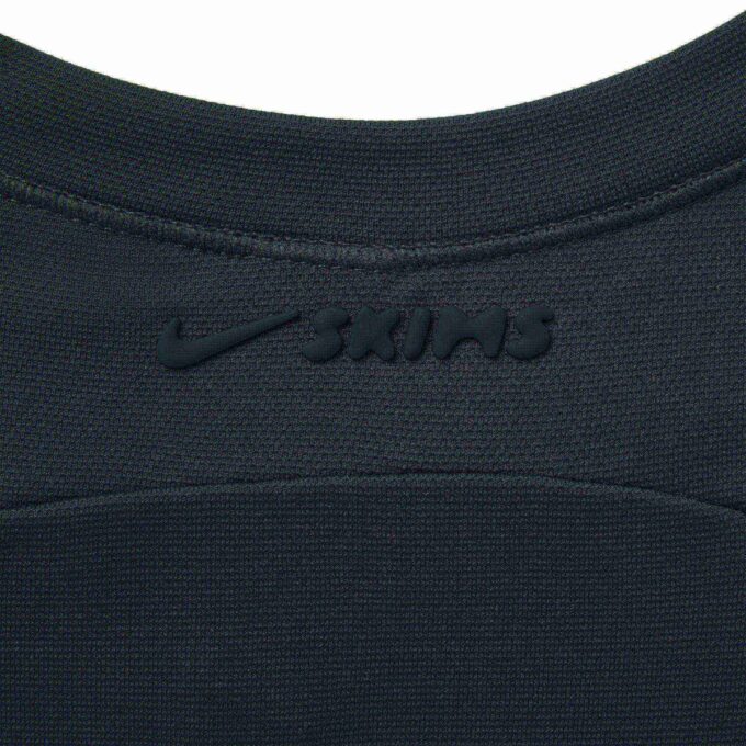 NikeSKIMS AIRY LONG SLEEVE CREW NECK TOP