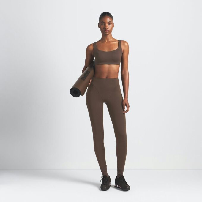 NikeSKIMS MATTE SCOOP NECK BRA