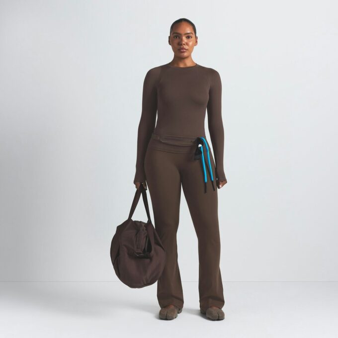 NikeSKIMS MATTE SLIM FLARE LEGGING NikeSKIMS MATTE SLIM FLARE LEGGING