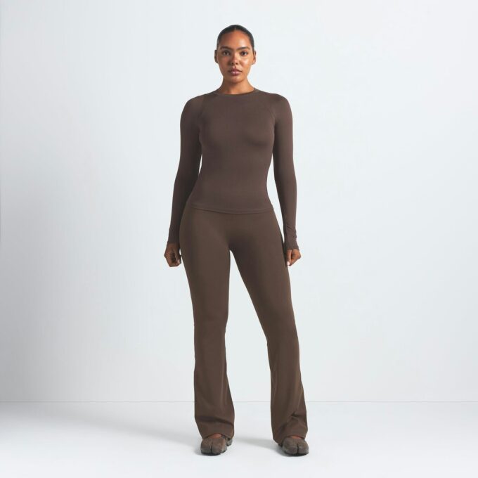 NikeSKIMS MATTE SLIM FLARE LEGGING NikeSKIMS MATTE SLIM FLARE LEGGING