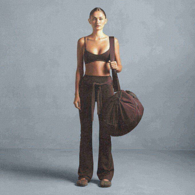 NikeSKIMS MATTE SLIM FLARE LEGGING NikeSKIMS MATTE SLIM FLARE LEGGING