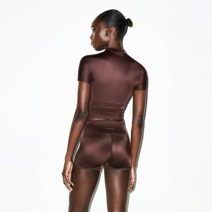 NikeSKIMS SHINE DRAWCORD 2″ SHORT NikeSKIMS SHINE DRAWCORD 2″ SHORT