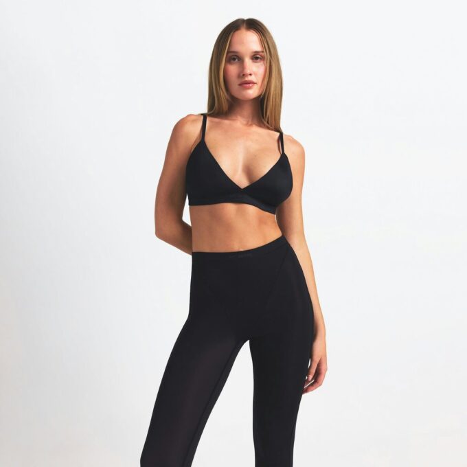 NikeSKIMS WEIGHTLESS LAYERS V-LINE 26″ LEGGING