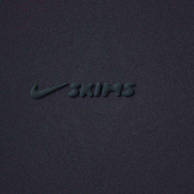 NikeSKIMS WOVEN NYLON 2.5″ RUNNER SHORT