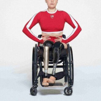 SKIMS FOR TEAM USA SIGNATURE SWIM PARALYMPIC LONG SLEEVE CROPPED T-SHIRT SKIMS FOR TEAM USA SIGNATURE SWIM PARALYMPIC LONG SLEEVE CROPPED T-SHIRT