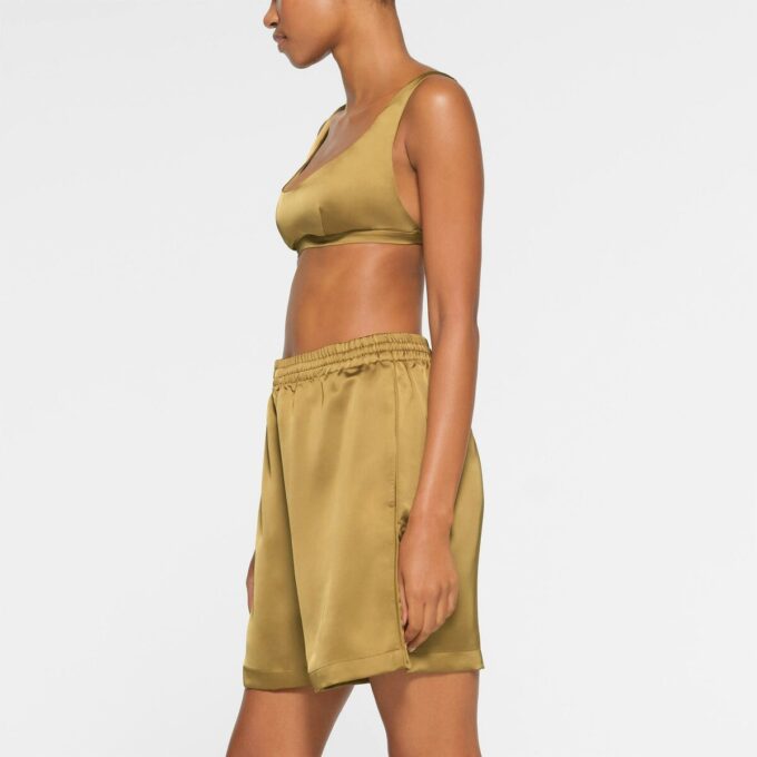 SKIMS SPORTY SATIN LOOSE SHORT SKIMS SPORTY SATIN LOOSE SHORT