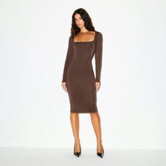 SMOOTH LAYERS SQUARE NECK MIDI DRESS