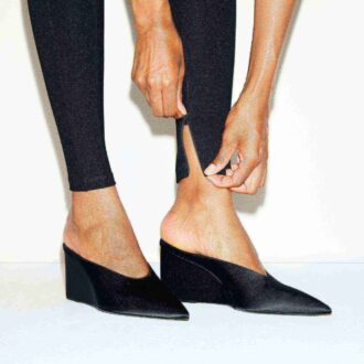 THE ESSENTIAL COLLECTION HIGH-WAISTED LEGGING