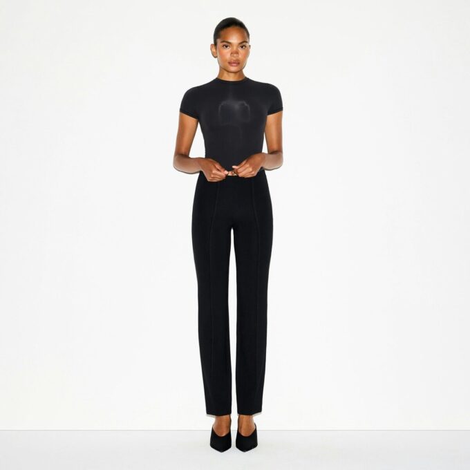 THE ESSENTIAL COLLECTION HIGH-WAISTED PINTUCK STRAIGHT LEG PANT THE ESSENTIAL COLLECTION HIGH-WAISTED PINTUCK STRAIGHT LEG PANT