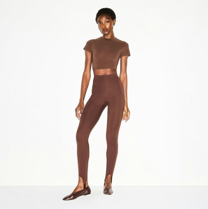 THE ESSENTIAL COLLECTION HIGH-WAISTED STIRRUP LEGGING