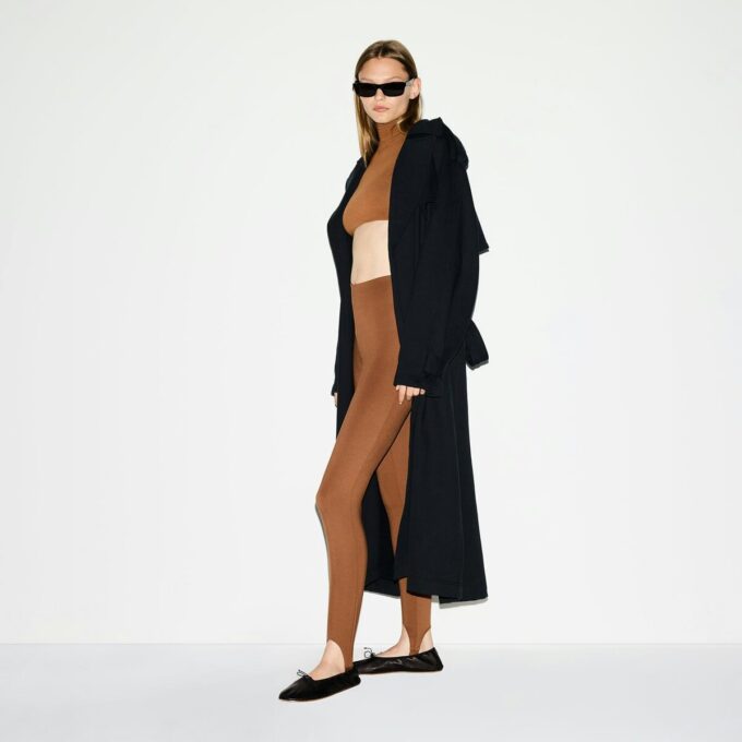 THE ESSENTIAL COLLECTION HIGH-WAISTED STIRRUP LEGGING