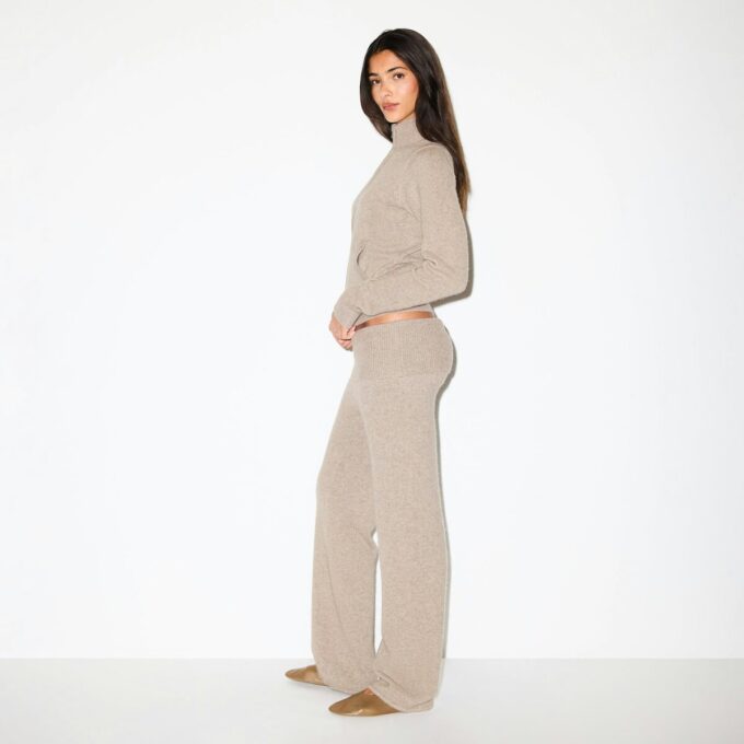 WOOL CASHMERE ZIP UP MOCK NECK SWEATER